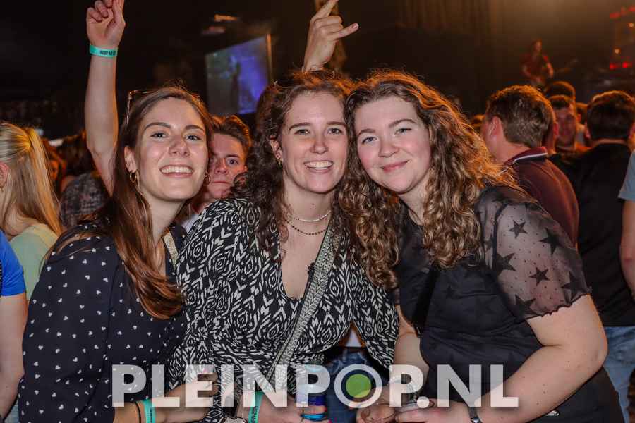 Publiek    Bezoekers (142)